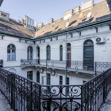 Bpr R20 Studio Home With A/C Budapest Bagian luar foto