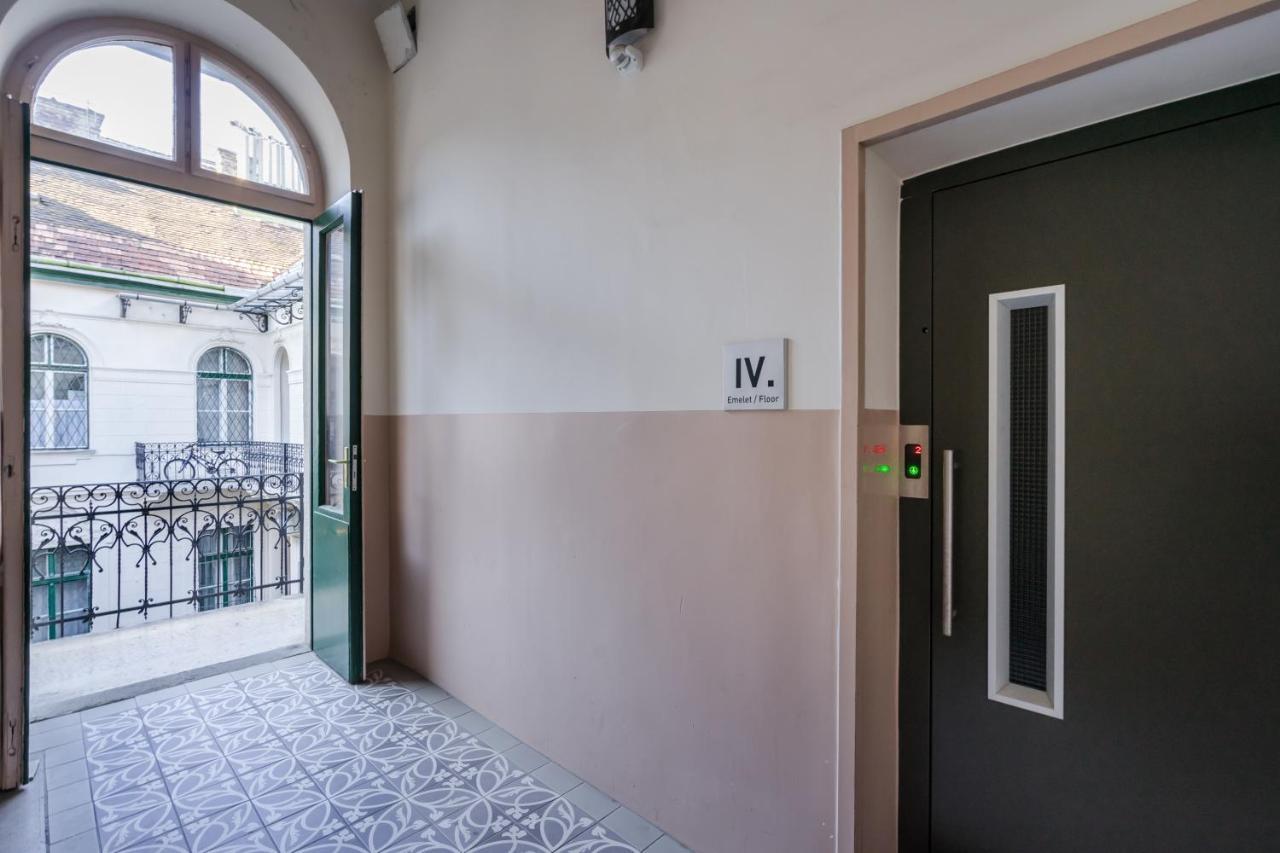 Bpr R20 Studio Home With A/C Budapest Bagian luar foto