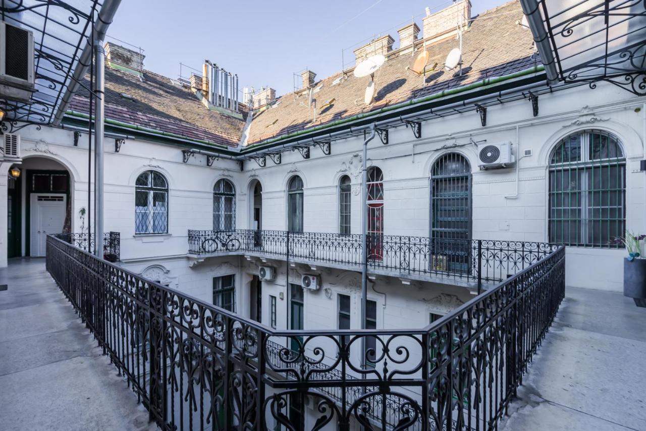 Bpr R20 Studio Home With A/C Budapest Bagian luar foto